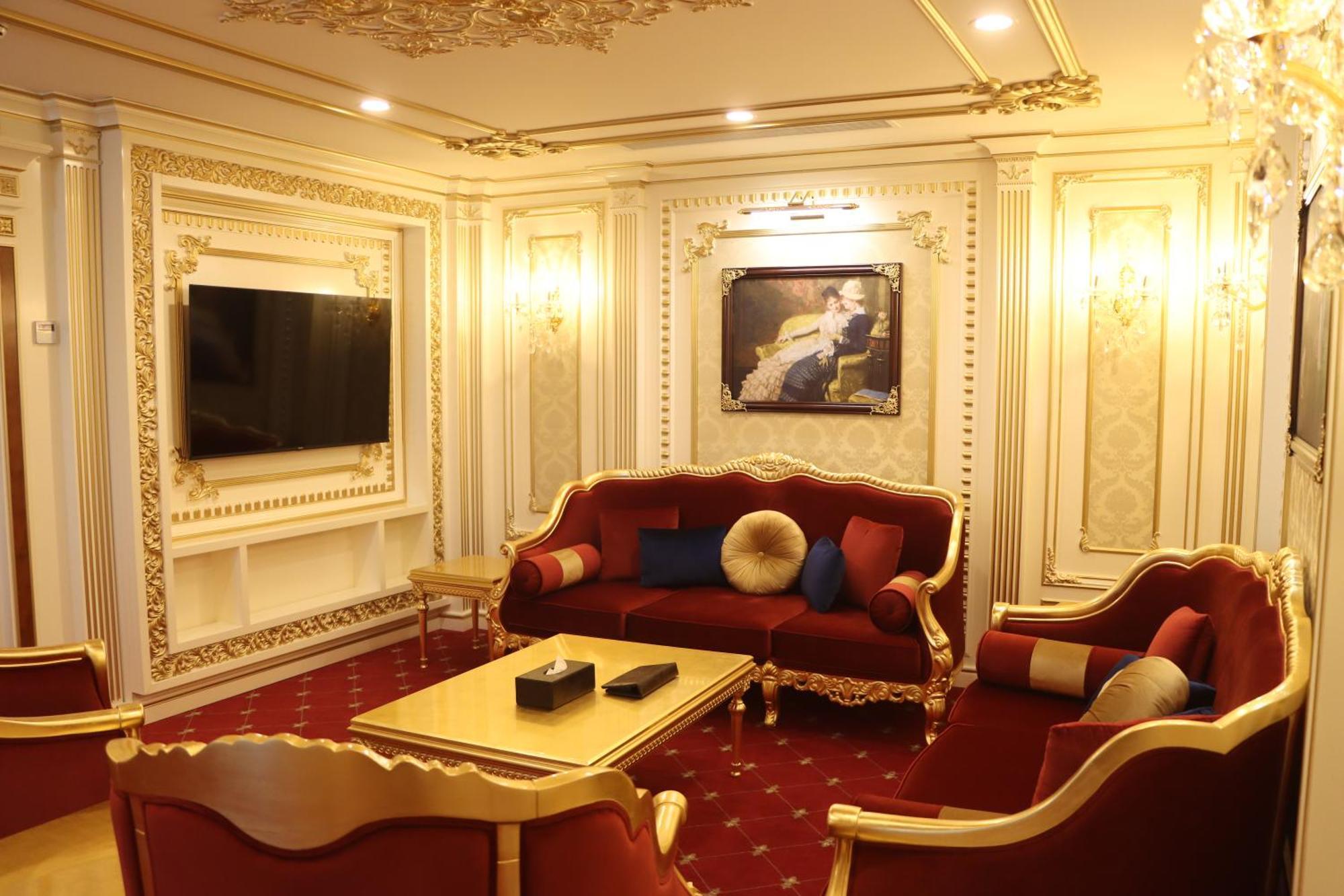 Cristal Erbil Hotel Exteriér fotografie A living room in the Presidential Suite