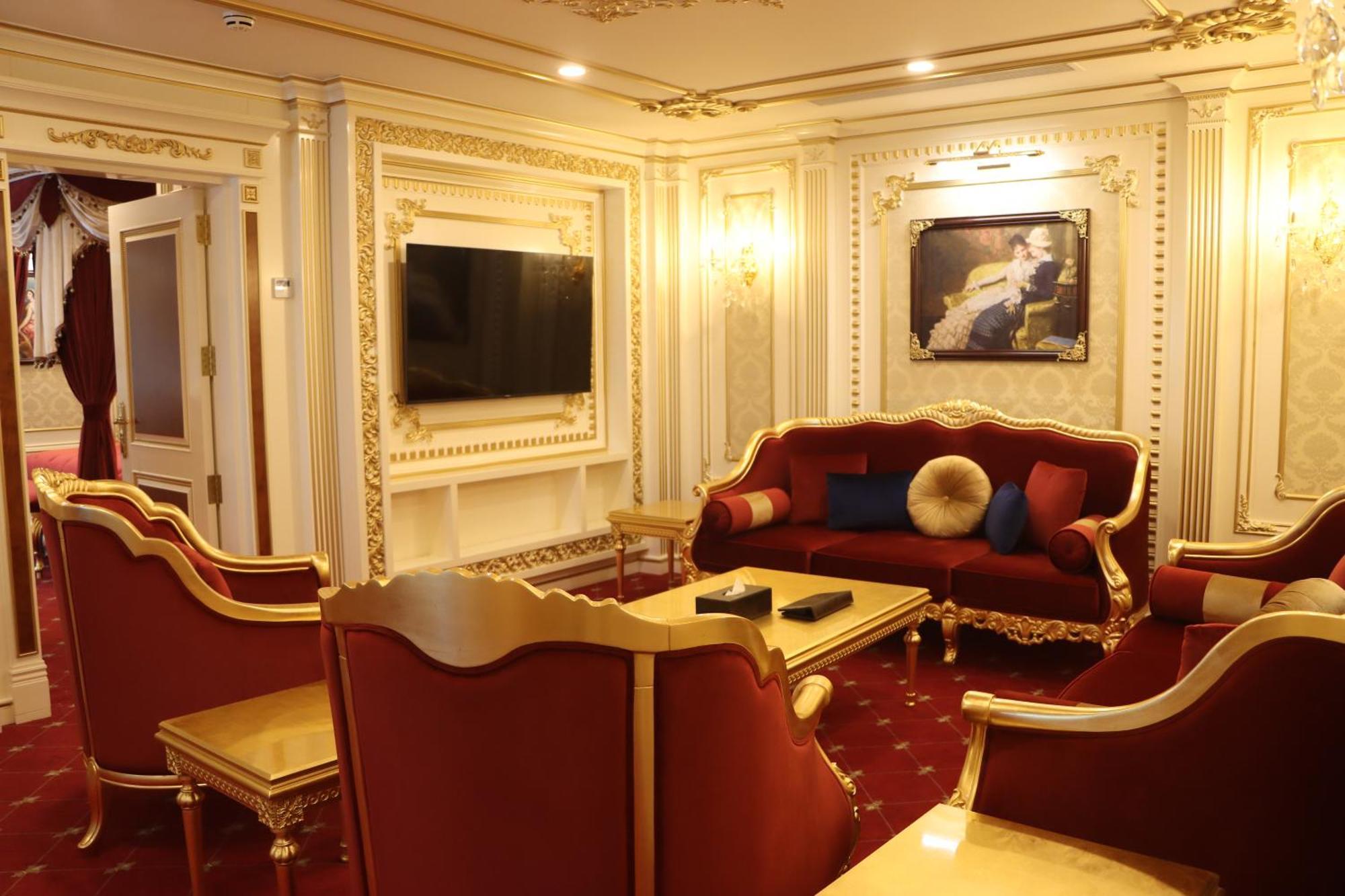 Cristal Erbil Hotel Exteriér fotografie The living room of the Imperial Suite