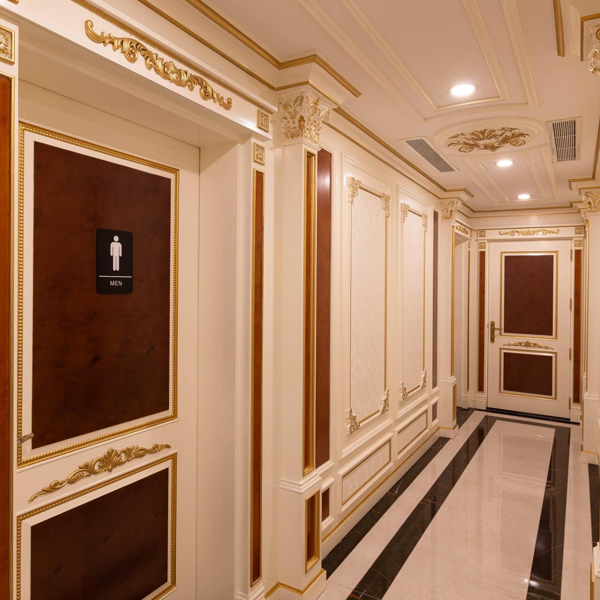 Cristal Erbil Hotel Exteriér fotografie The interior of the train