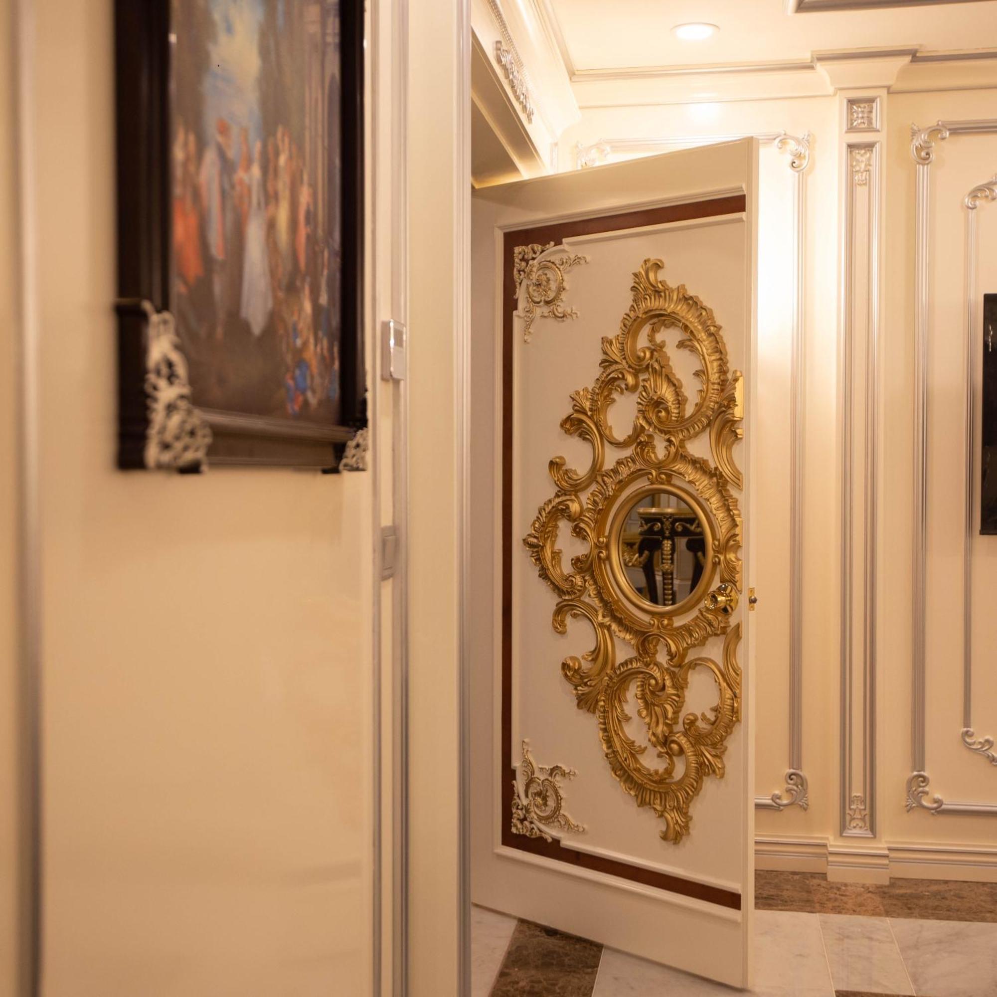 Cristal Erbil Hotel Exteriér fotografie A door in the hotel