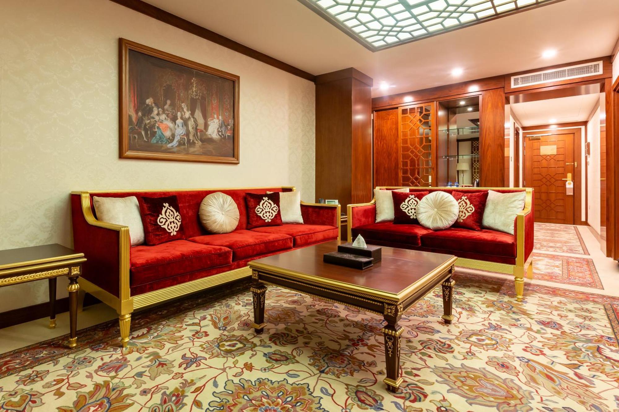 Cristal Erbil Hotel Exteriér fotografie A living room in the Presidential Suite