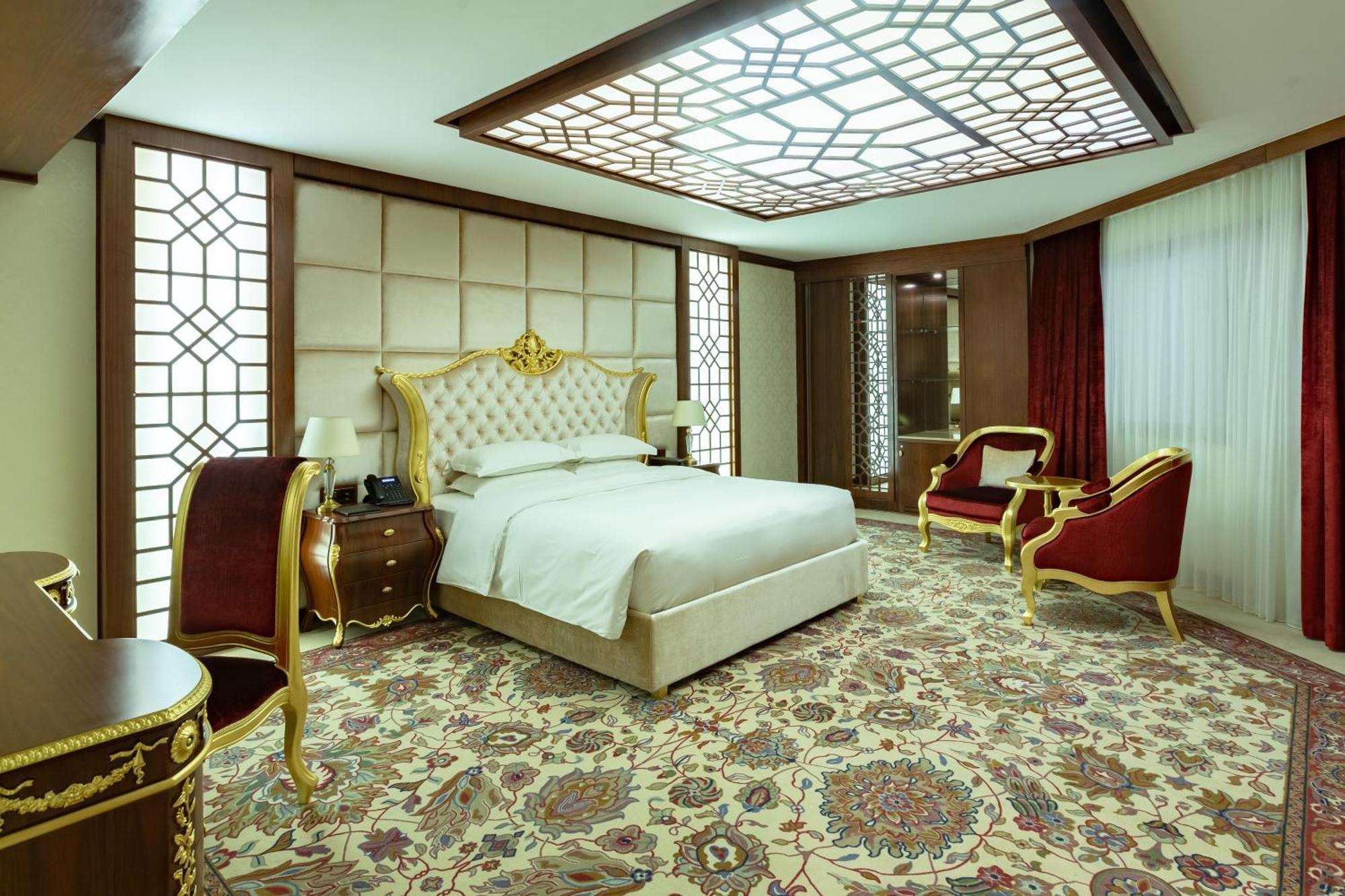 Cristal Erbil Hotel Exteriér fotografie A bedroom in the hotel