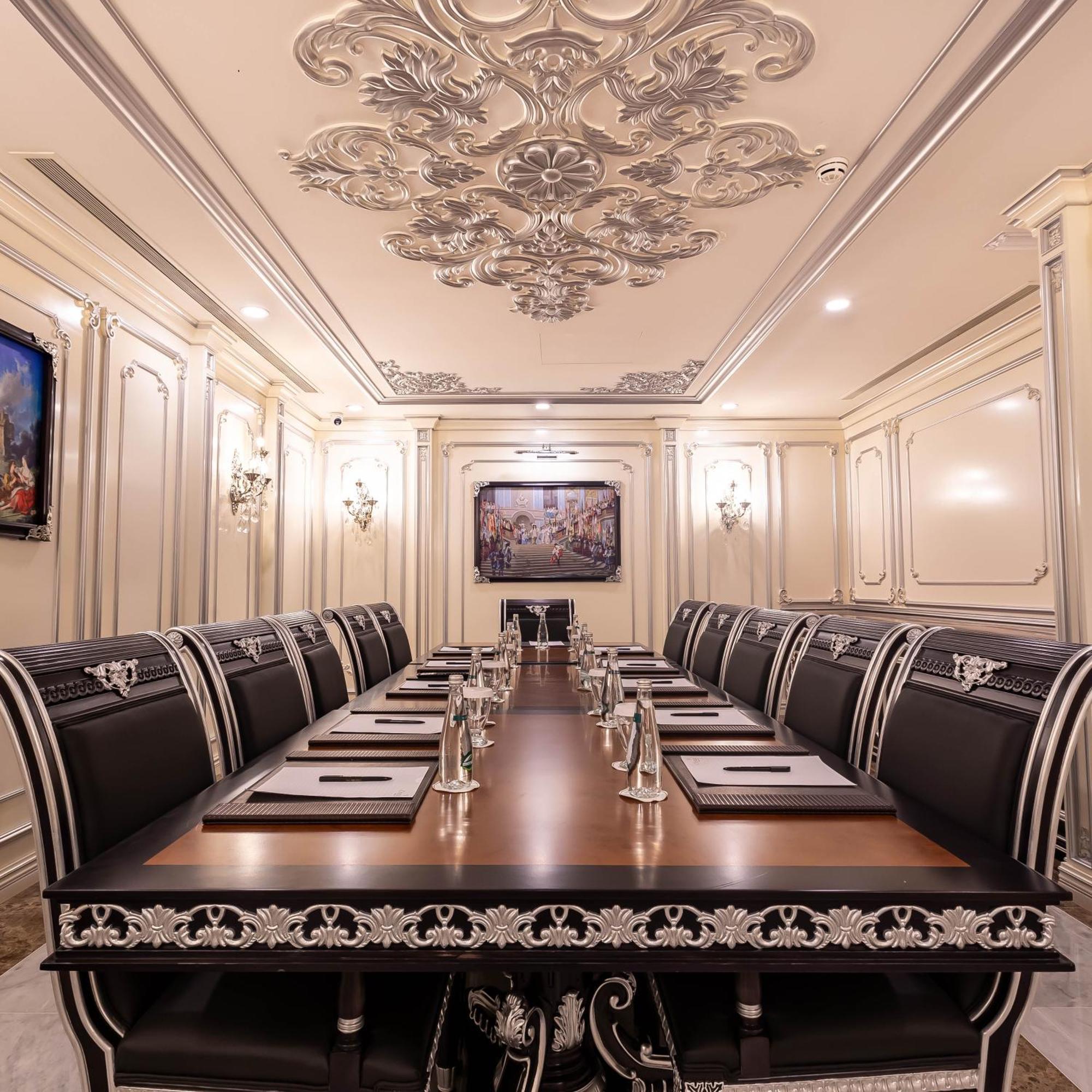 Cristal Erbil Hotel Exteriér fotografie The boardroom of the hotel